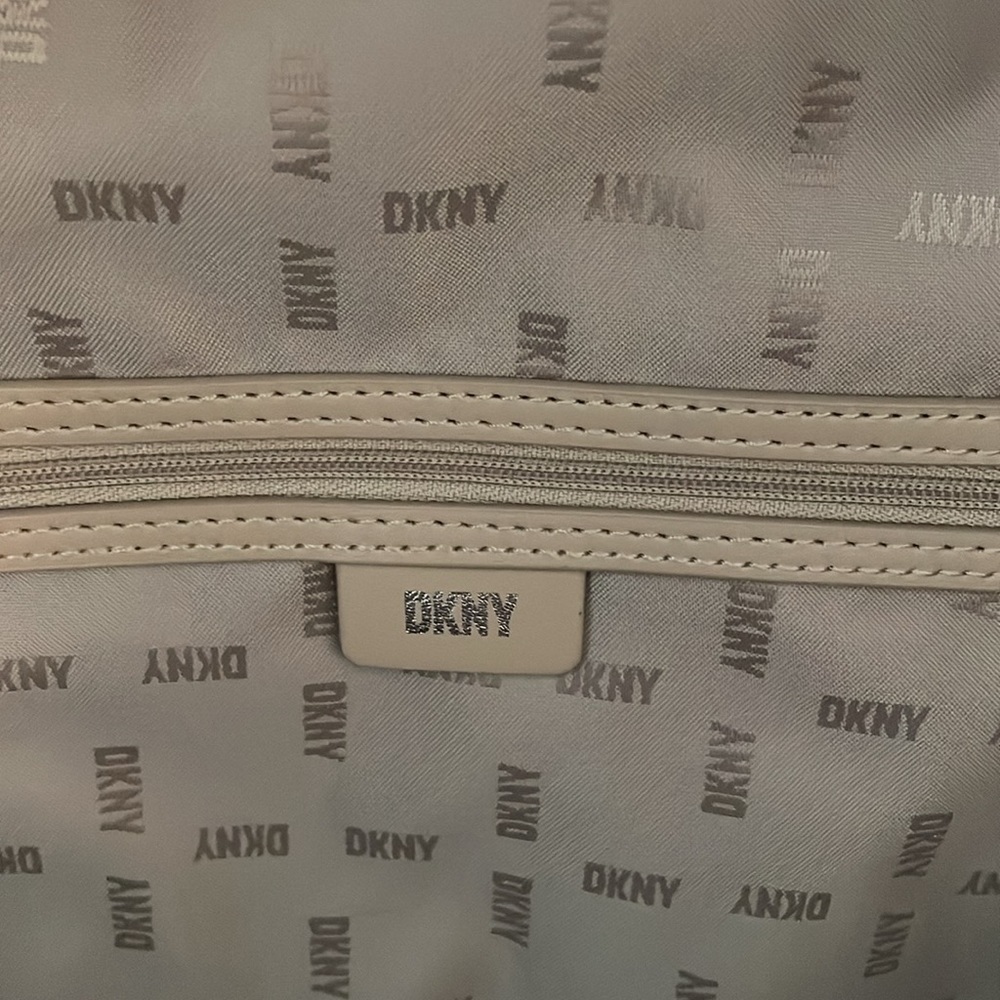 NWT DKNY QUILTED BACKPACK ARMY GREEN - Picture 6 of 8